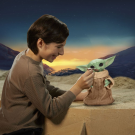  Star Wars The Mandalorian figura de acción interactiva Galactic Snackin´ Grogu 23 cm