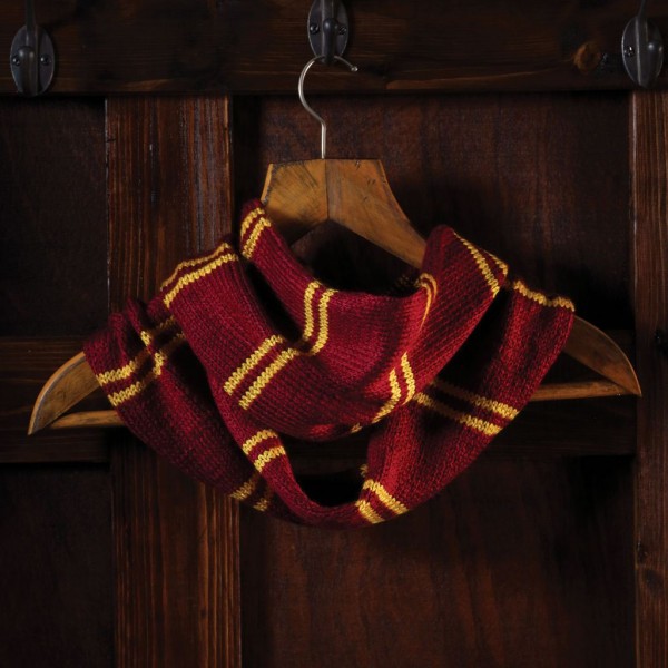 Harry Potter Gryffindor scarf  Bufanda de harry potter, Mitones de  ganchillo, Tejido de harry potter