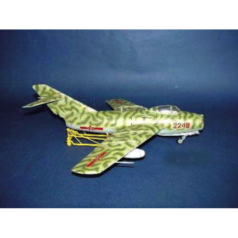 TRUMPETER SCALE MODELS -2204 - Maqueta 