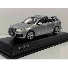 AUDI Q7 2015 plateado