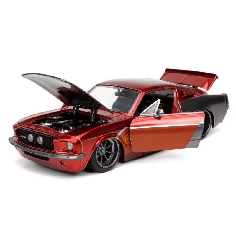 FORD Mustang Shelby GT500 con figura de STAR LORD Guardianes de la Galaxia 1967