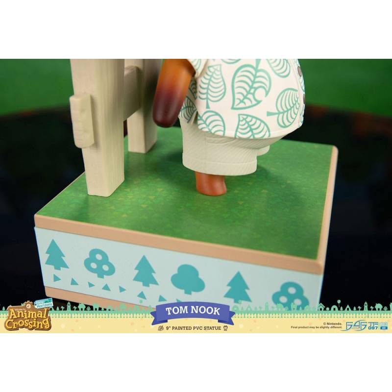 Animal Crossing: New Horizons Tom Nook PVC statuette 22 cm