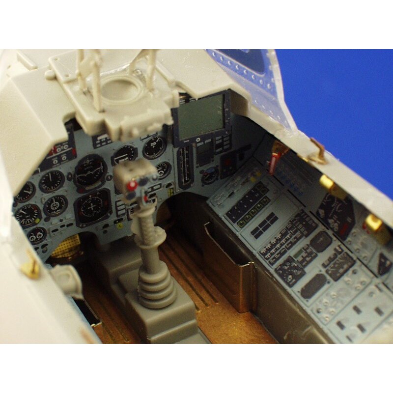 Sukhoi Su-27B Flanker interior PRE-PAINTED IN COLOUR! (diseñado para ser ensamblado con maquetas de Trumpeter)