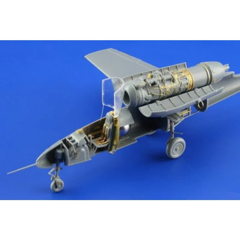 Heinkel He 162A-2 Spatz PRE-PAINTED IN COLOUR! (diseñado para ser ensamblado con maquetas de Tamiya)